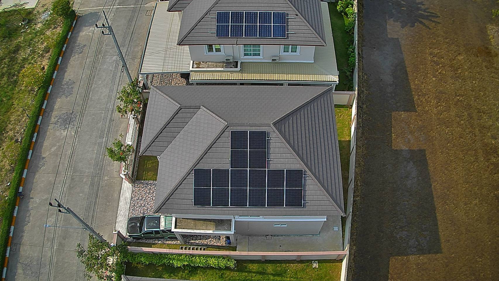 ติดตั้งโซล่าเซลล์ Solar Rooftop บนหลังคาบ้านพักอาศัย โดย Rocky Solar Tech