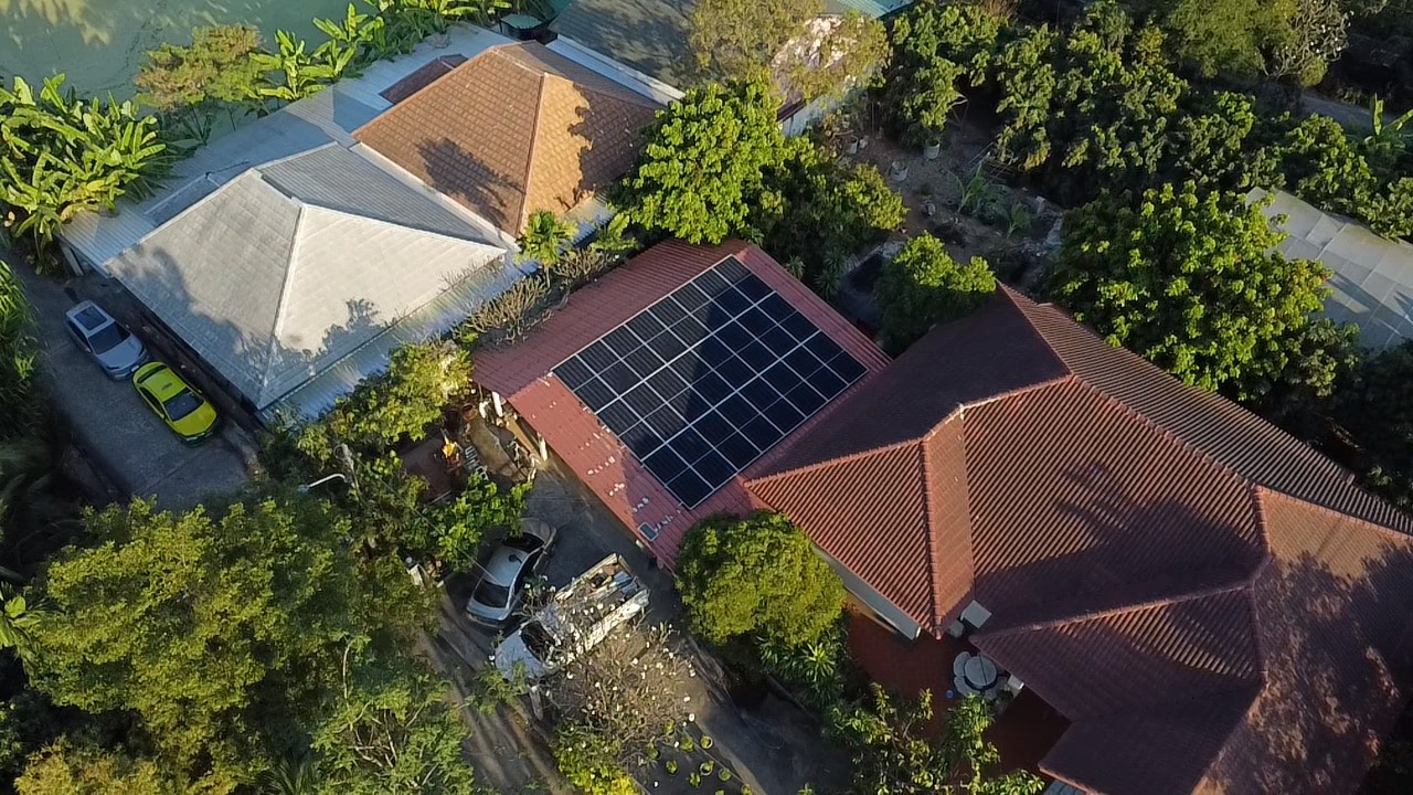 ระบบโซล่าเซลล์ Solar Rooftop ติดตั้งบนหลังคาบ้านเพื่อผลิตไฟฟ้าจากพลังงานแสงอาทิตย์